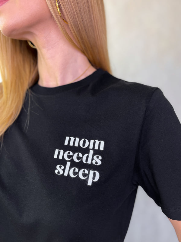 Mom needs sleep - DSGN Póló