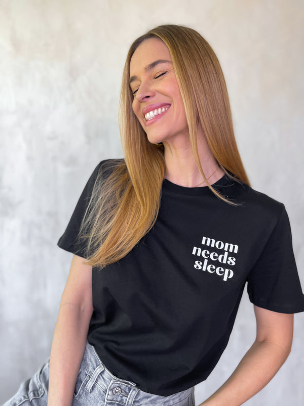 Mom needs sleep - DSGN Póló