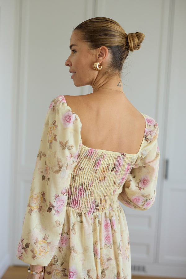 Rose ruha